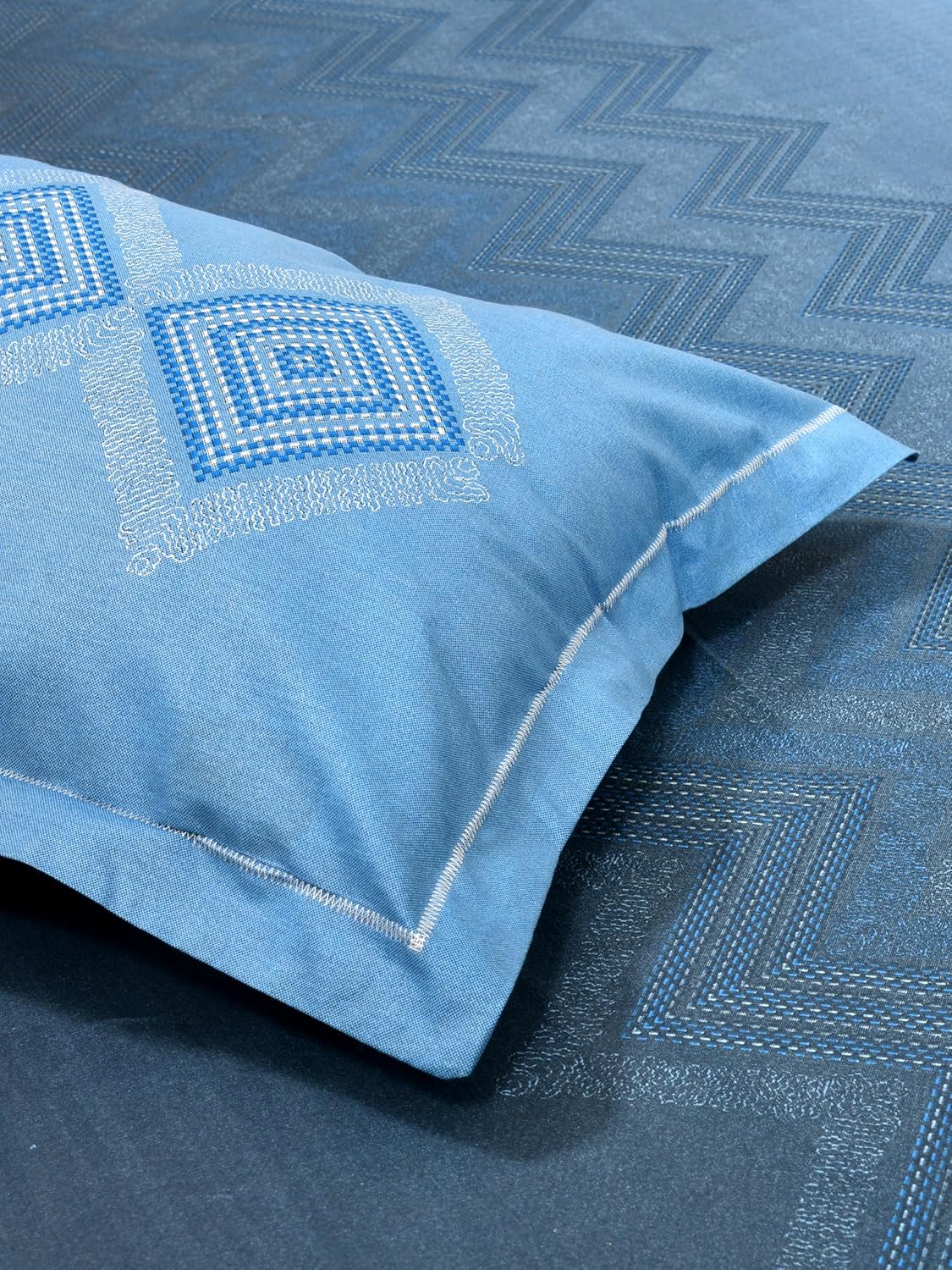 Mafatlal Autumn Delight Bedsheet – Blue & Grey, King, Cotton