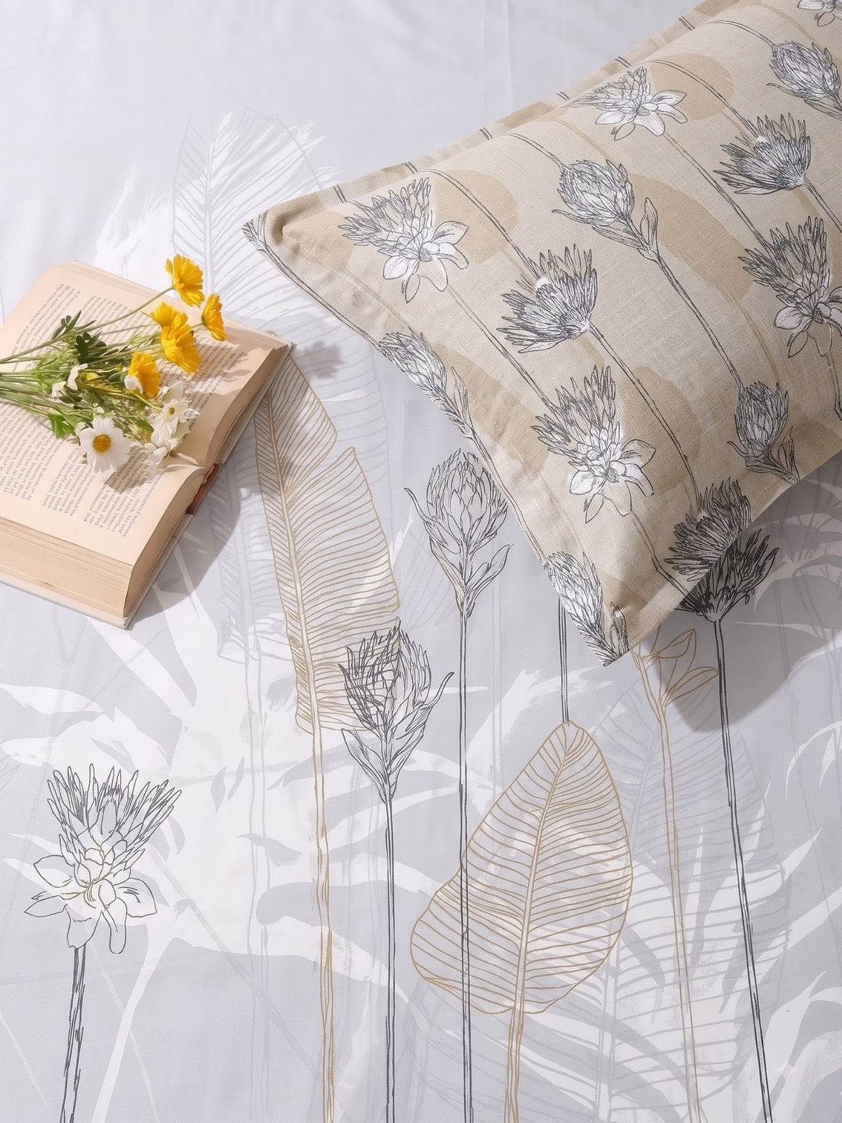 BOTTEGA PANEL Luxury King Size Bedsheet | 100% Cotton | 210 TC Premium Fabric | 108 x 108 Inches | Includes 2 Pillow Covers