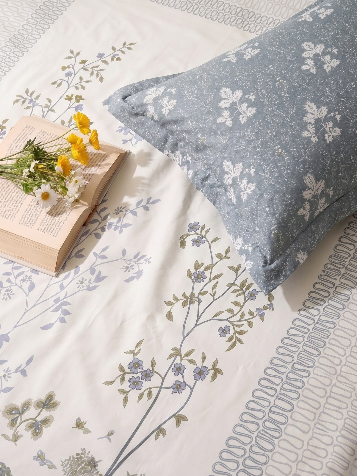 BOTTEGA PANEL Luxury King Size Bedsheet | 100% Cotton | 210 TC Premium Fabric | 108 x 108 Inches | Includes 2 Pillow Covers