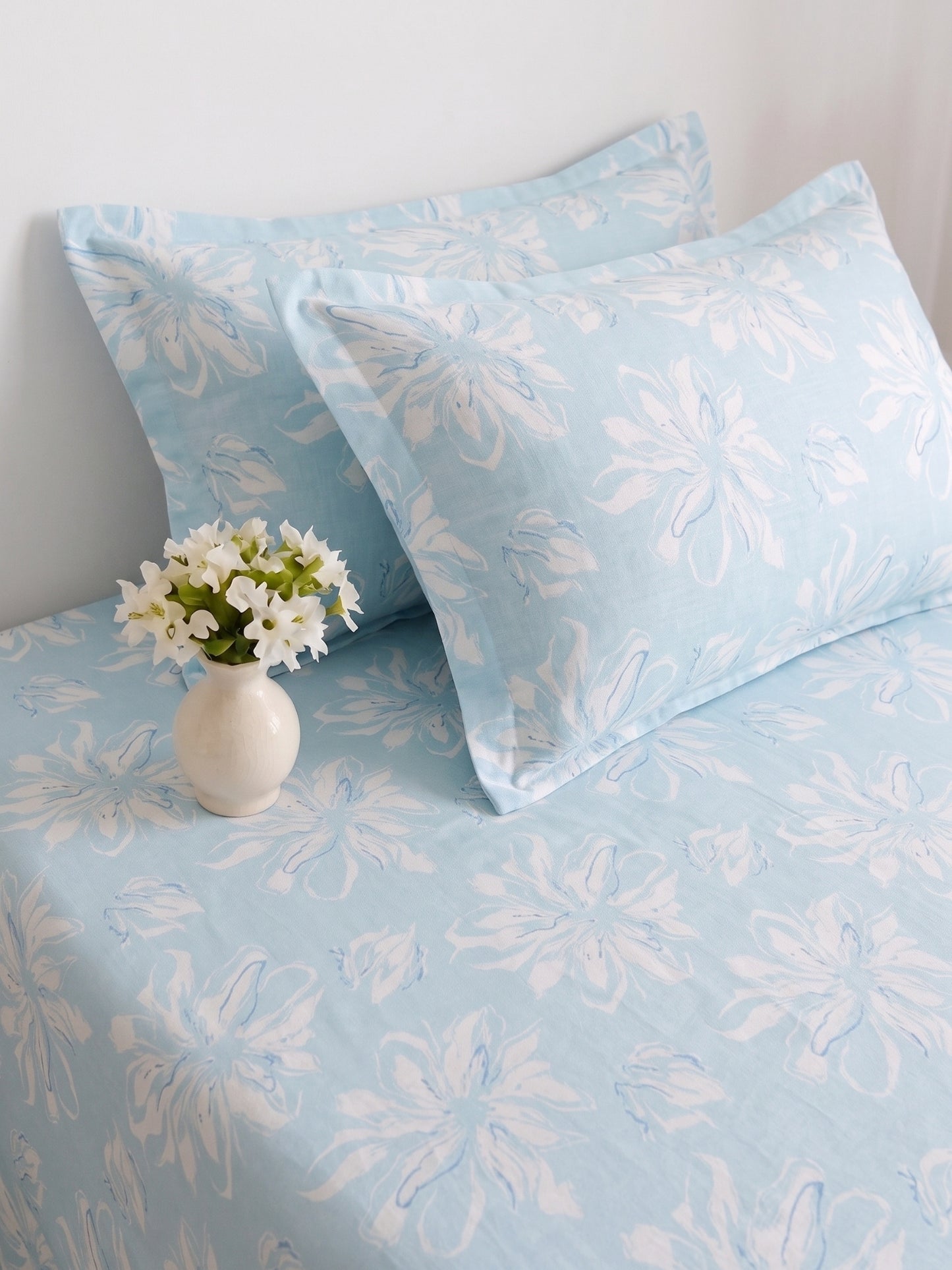 186 TC 100% Cotton Double Bedsheet 90 x 100 Inch with 2 Pillow Covers