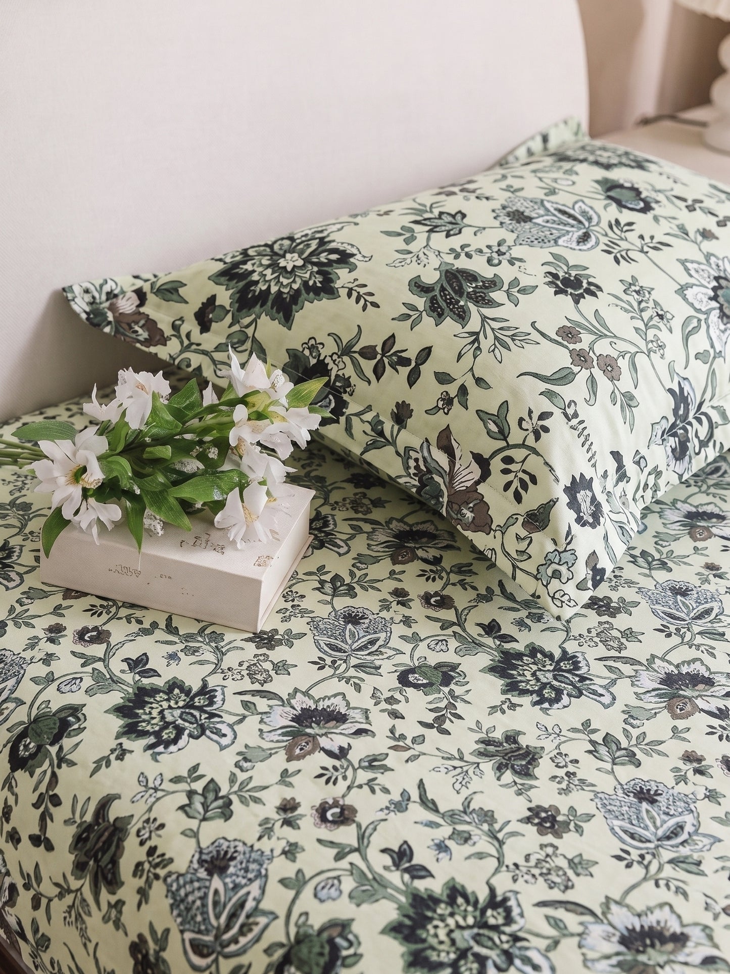 144 TC Pure Cotton Double Bedsheet 90 x 100 Inch with 2 Pillow Cover