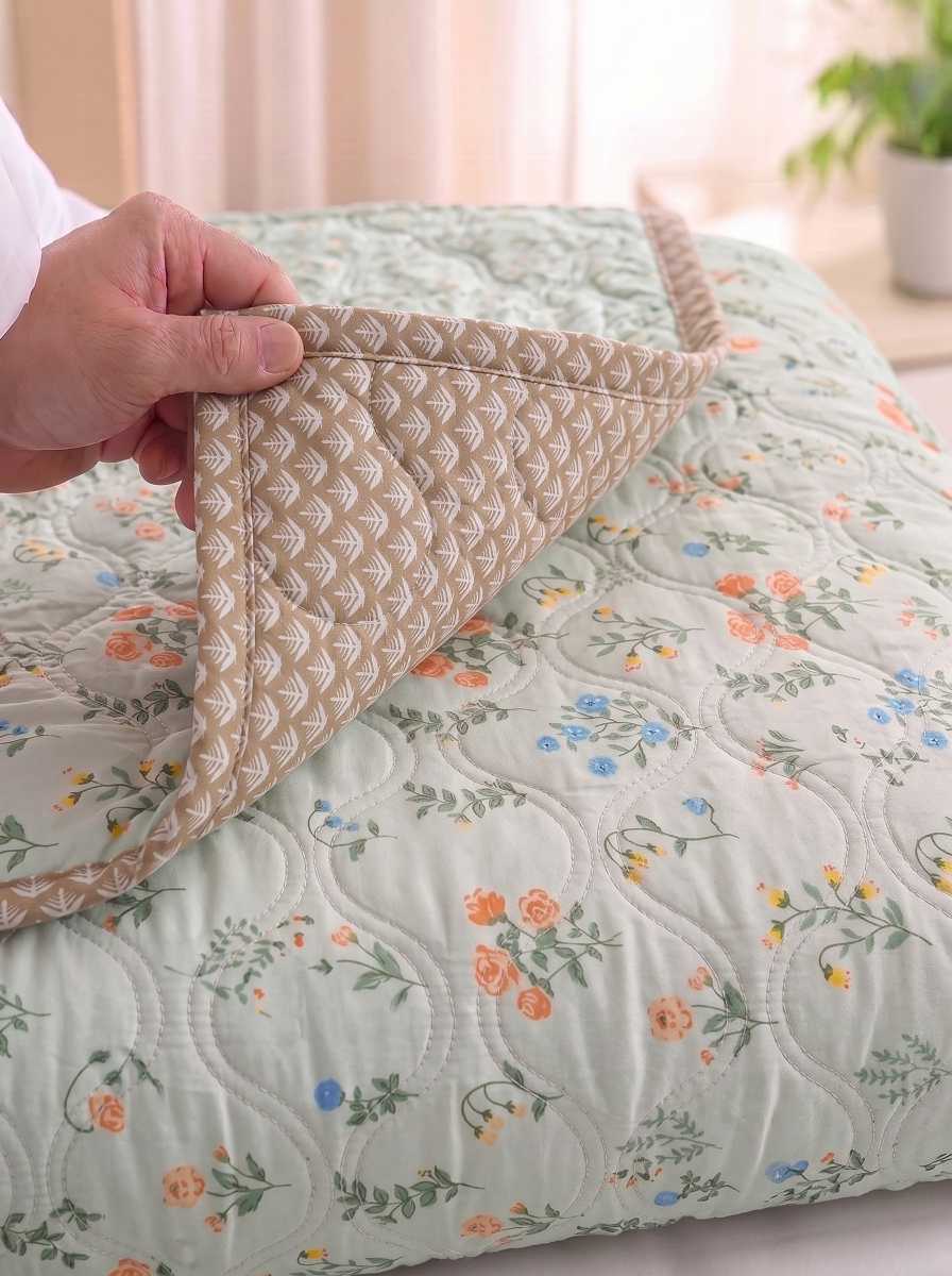 120 GSM Reversible Single Bed Comforter, Lightweight AC Comforter, 90 x 60 Inch | Light Green